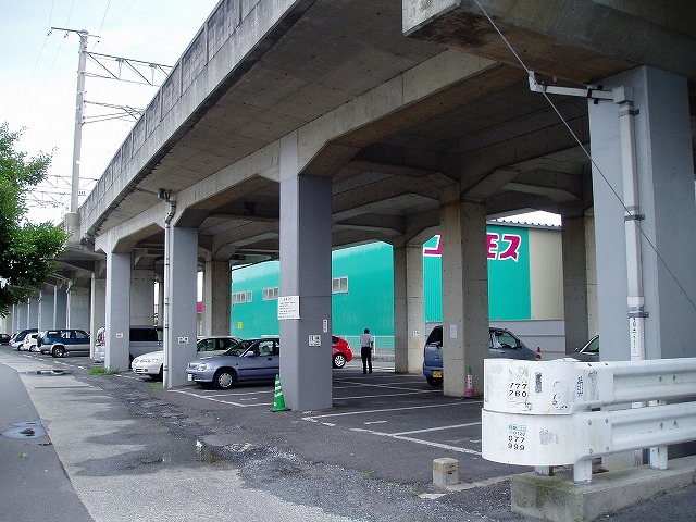 中津高架下西駐車場