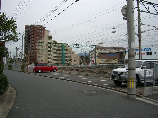 城野駅踏切横駐車場