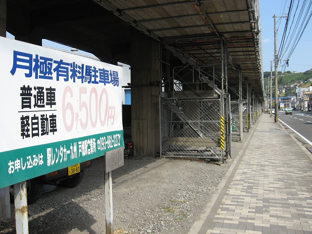 枝光駅高架下駐車場