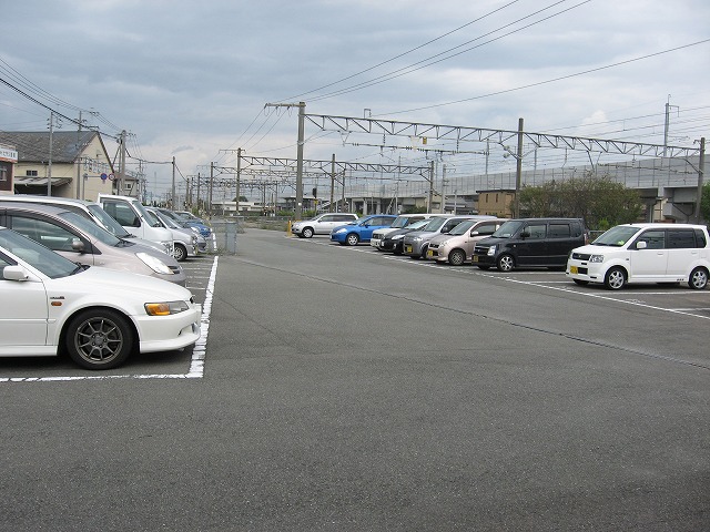荒木駅北駐車場