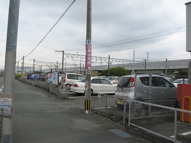 荒木駅北駐車場