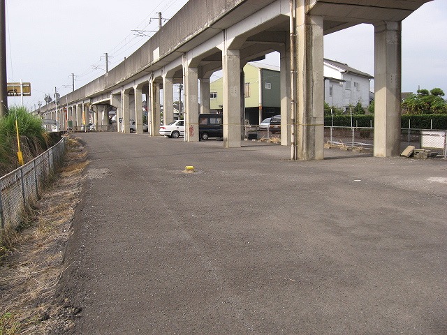 西都城高架下駐車場