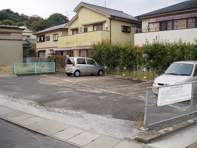 直方駅西口駐車場
