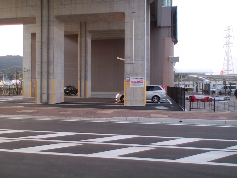 新大牟田駅高架下月極駐車場