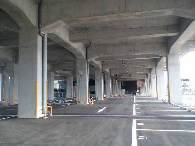 新鳥栖駅高架下月極駐車場