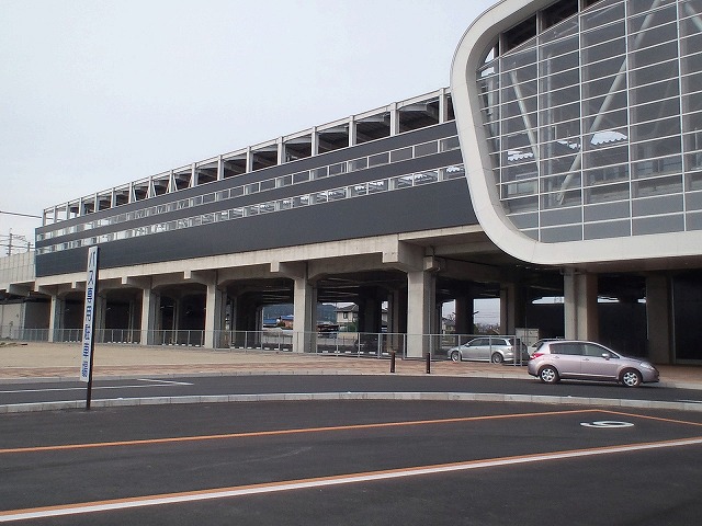 新鳥栖駅高架下月極駐車場