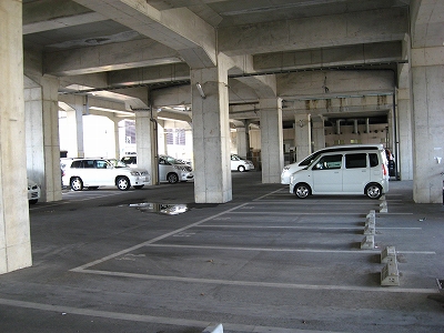 千早駅高架下駐車場