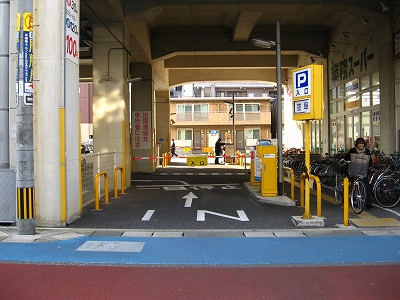 箱崎駅高架下第1駐車場