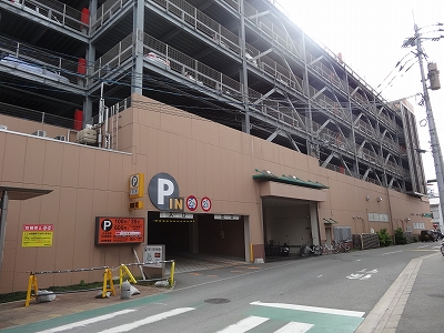 吉塚駅立体駐車場