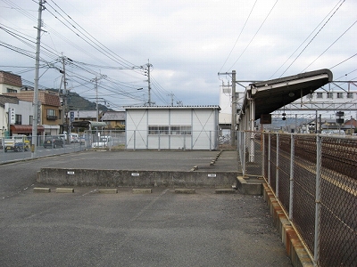 西唐津駅駐車場