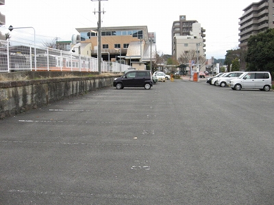 長与駅駐車場