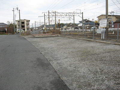 松橋駅高良踏切駐車場