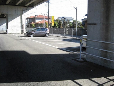 賀来陸橋下月極駐車場
