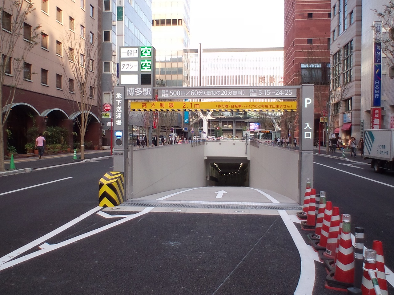 博多駅地下駐車場