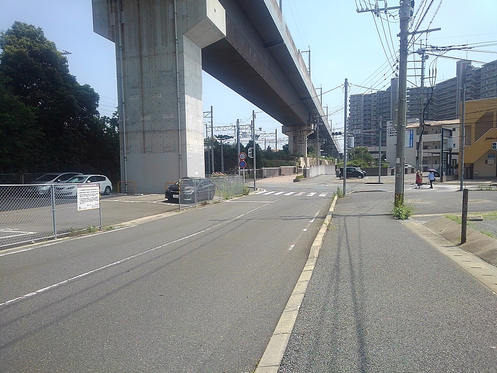 久留米駅新幹線高架下駐車場