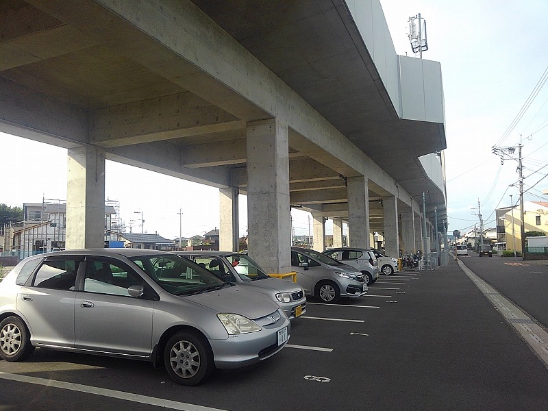 慈眼寺駅高架下第1駐車場