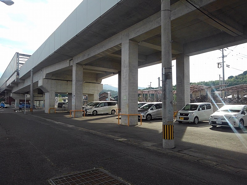 慈眼寺駅高架下第2駐車場