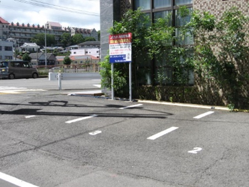竹岩橋踏切月極駐車場