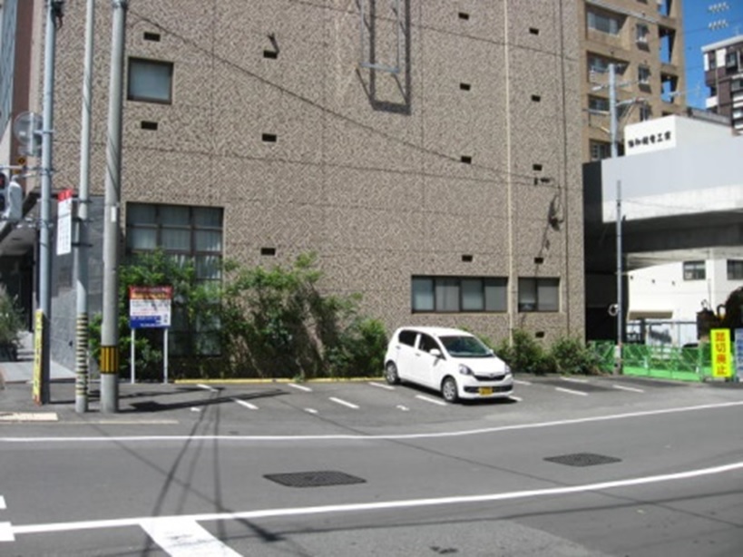 竹岩橋踏切月極駐車場