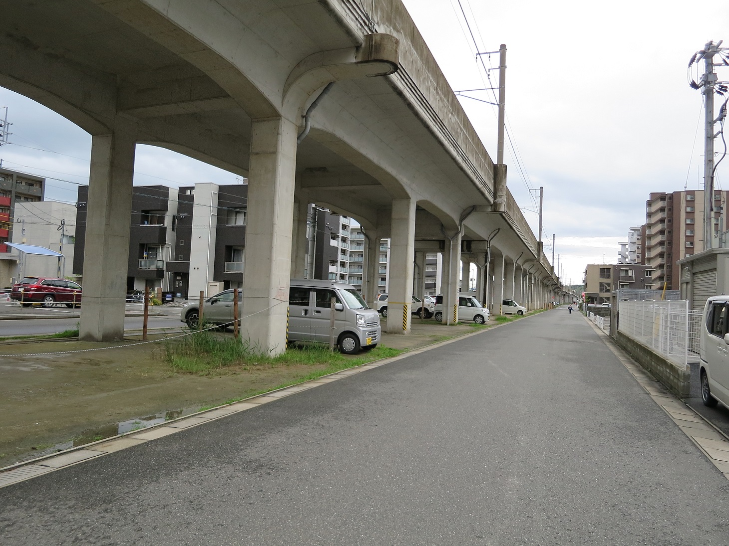 九大学研都市駅高架下西都駐車場