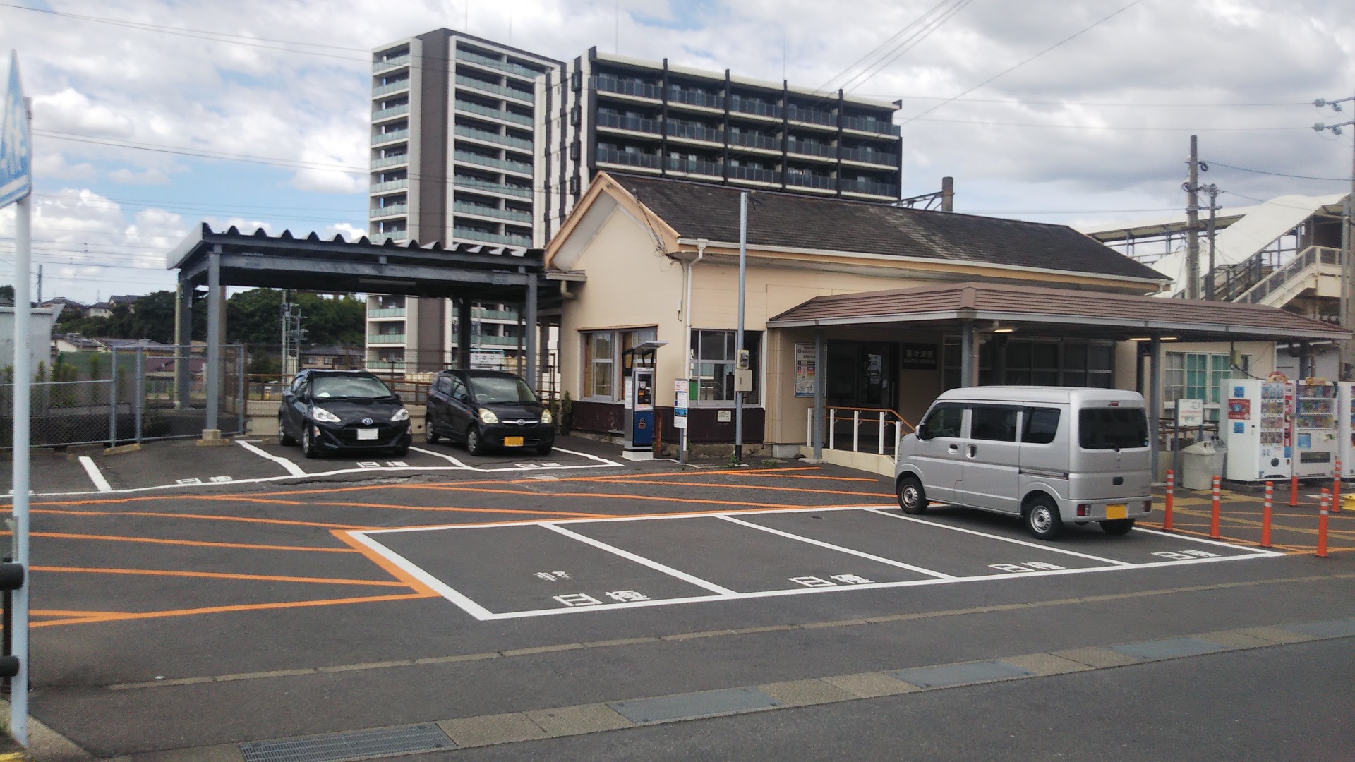 喜々津駅日極駐車場