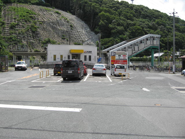 天道駅駐車場