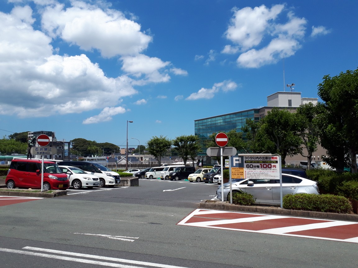 海老津駅北側広場駐車場