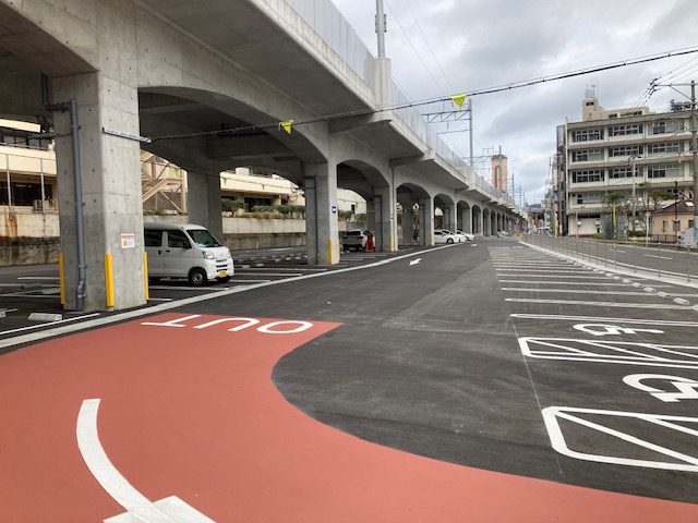 浦上駅高架下北駐車場