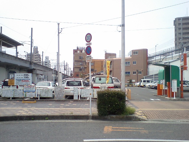 中津駅北口駐車場