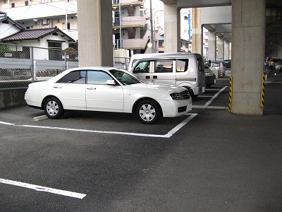 姪浜高架下名柄川横駐車場