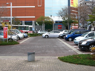 姪浜駅南口自動車整理場
