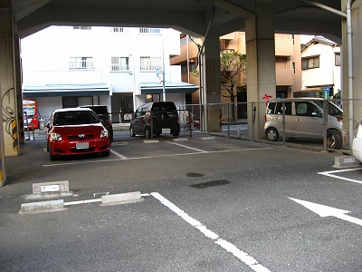姪浜高架下西駐車場