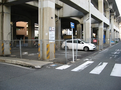姪浜高架下西駐車場
