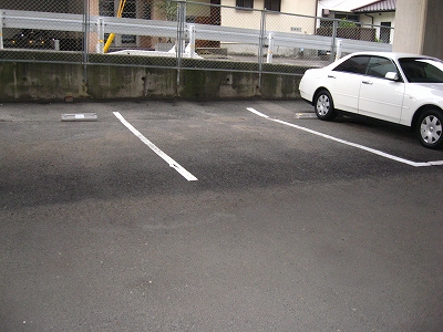 姪浜高架下名柄川横駐車場