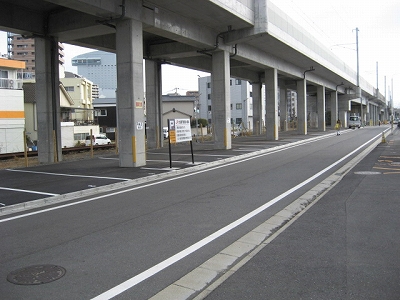 大分駅高架下南春日駐車場