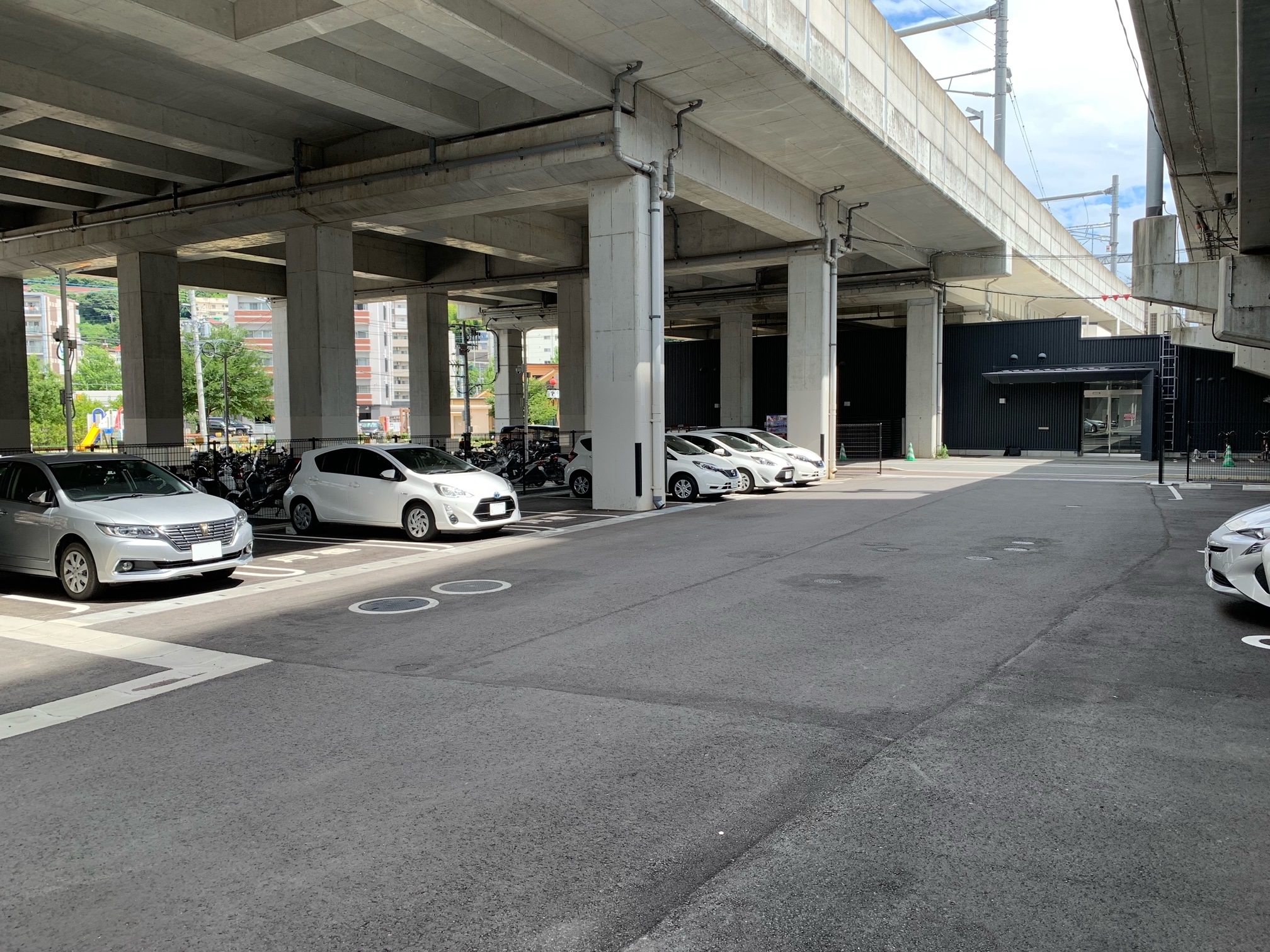 JR白川ビル高架下月極駐車場