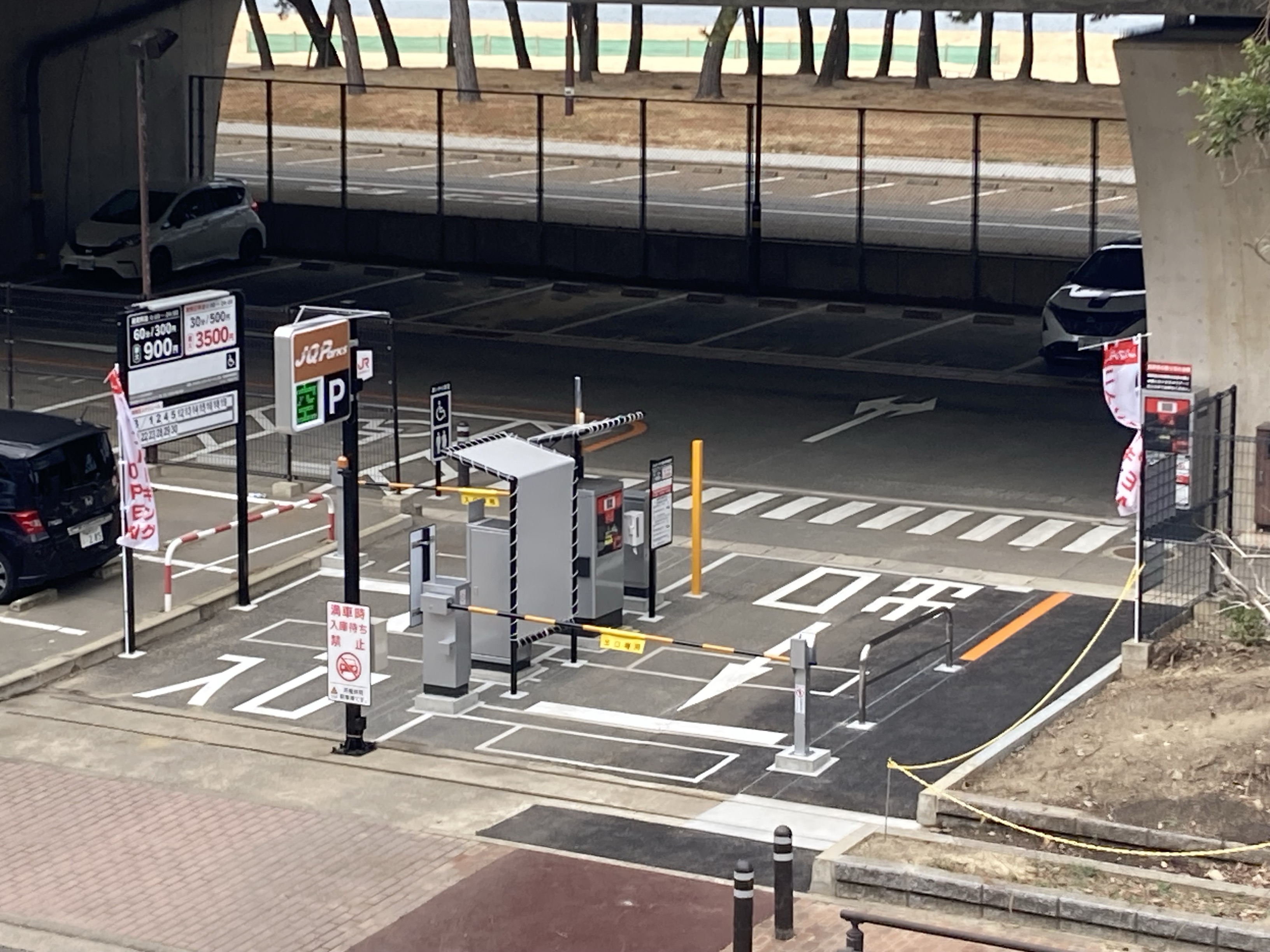 JQParks地行浜高架下